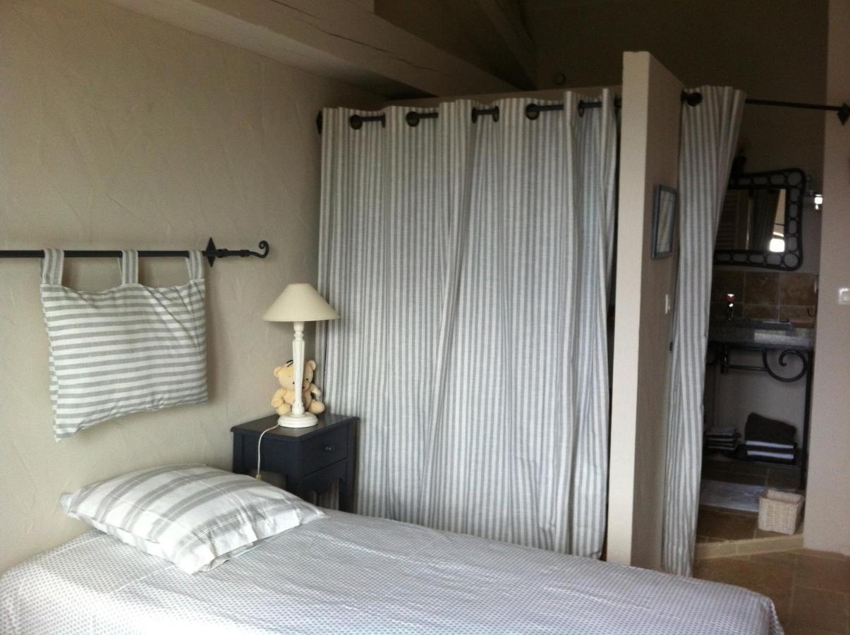 Bed and Breakfast Oustau De Piera Gordes Exterior foto